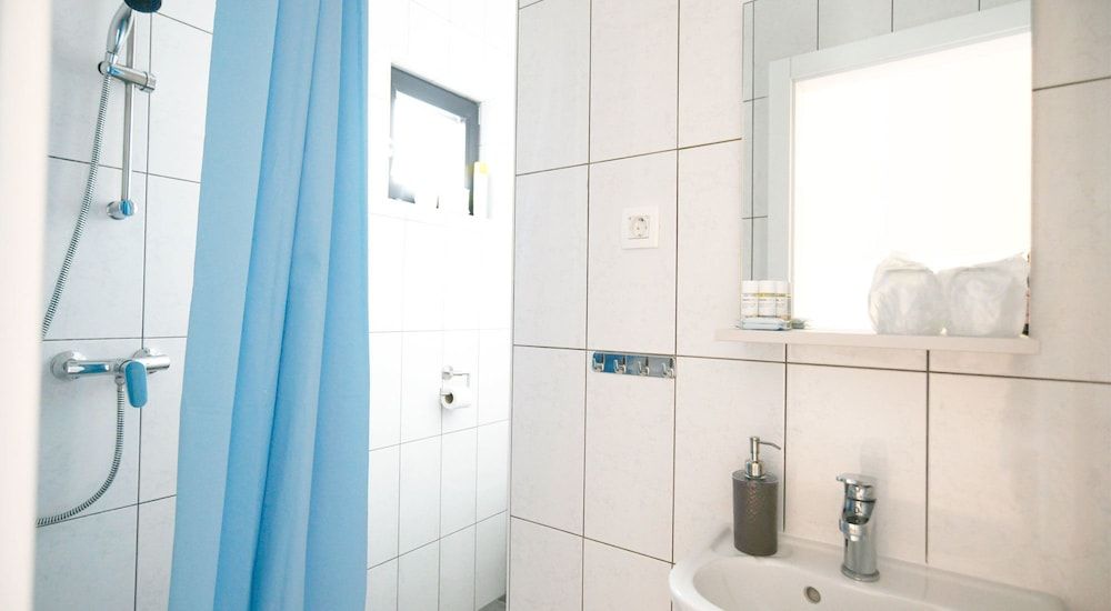 Filipovic rent a car & apartments Double Room, Balcony 8