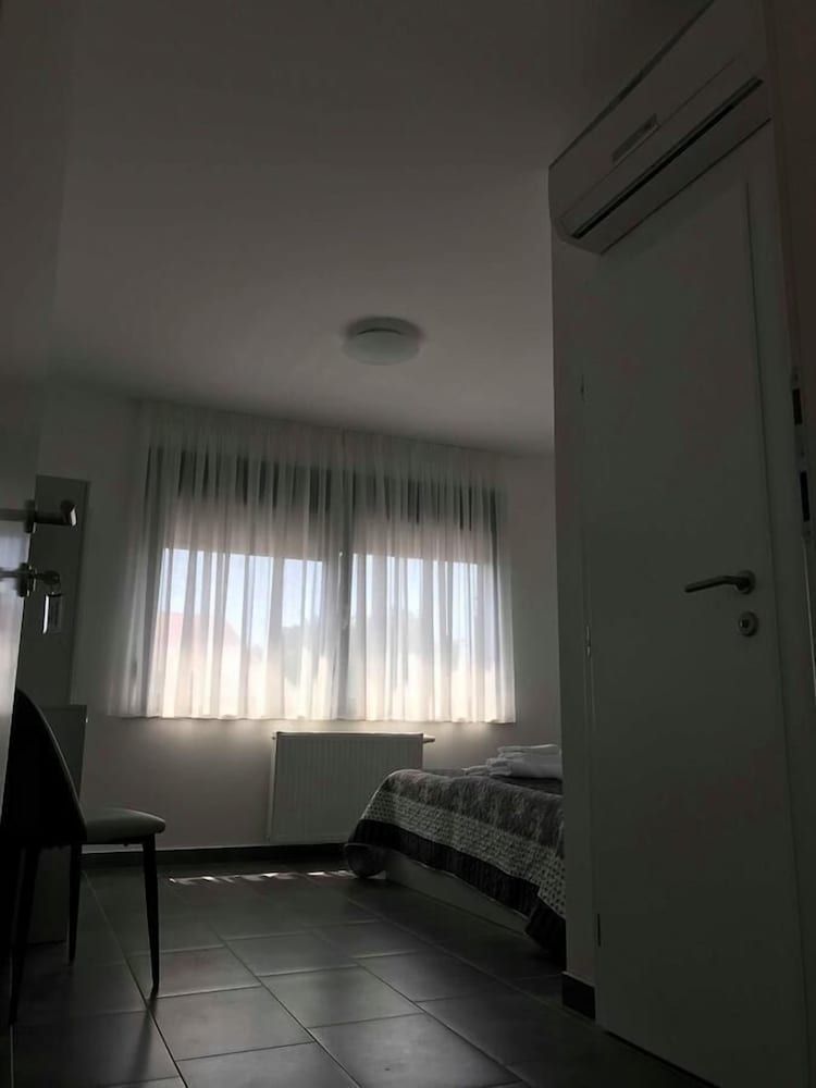 Filipovic rent a car & apartments Double Room 9