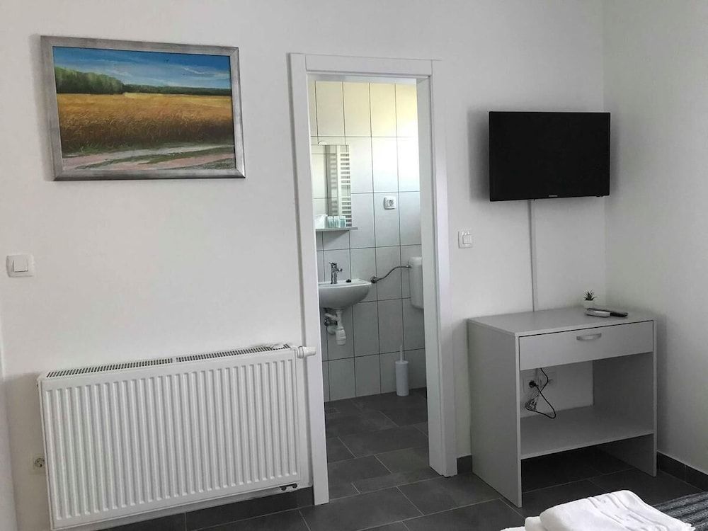 Filipovic rent a car & apartments Double Room 11