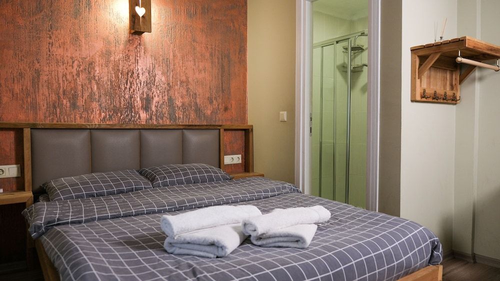 Second Home Hostel Deluxe Room, Private Bathroom 6