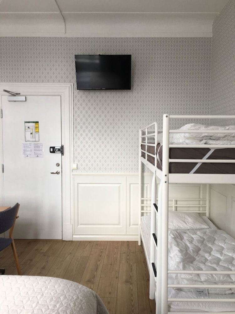 Halmstad Hotell & Vandrarhem Kaptenshamn Quadruple Room, Private Bathroom 2