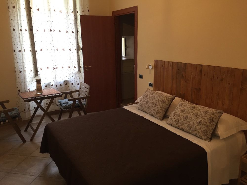 undefined Naples to live