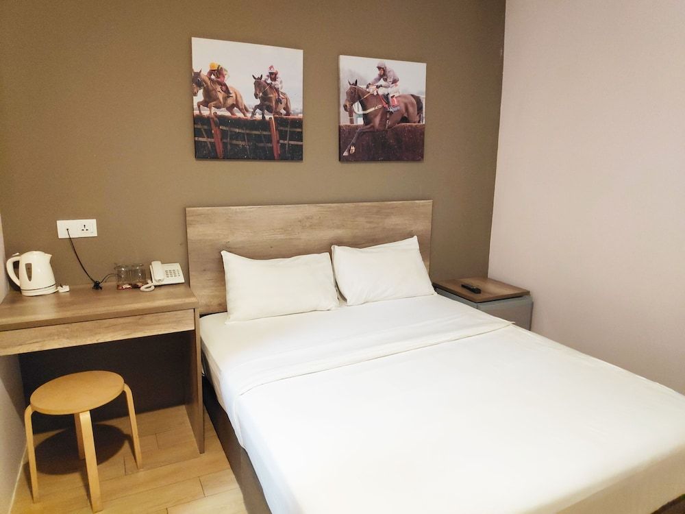 SH Hotel Kota Damansara Standard Queen Room