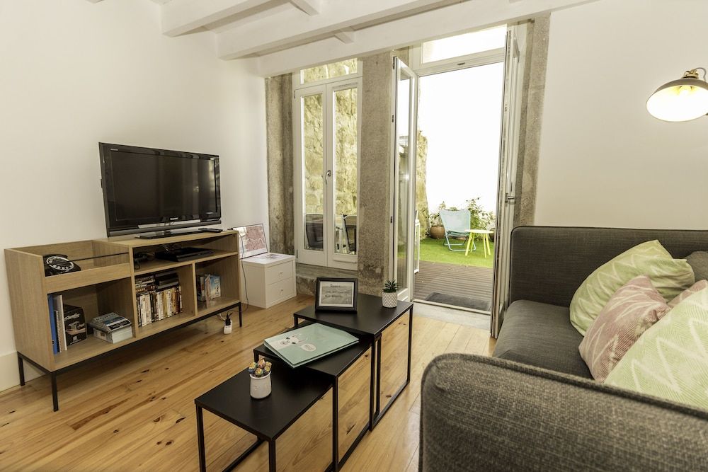 Guest H4U Bonjardim Garden Apartment, 2 Bedrooms, Terrace, Garden Area 27