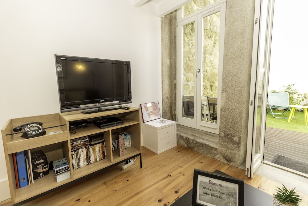 Guest H4U Bonjardim Garden Apartment, 2 Bedrooms, Terrace, Garden Area 32