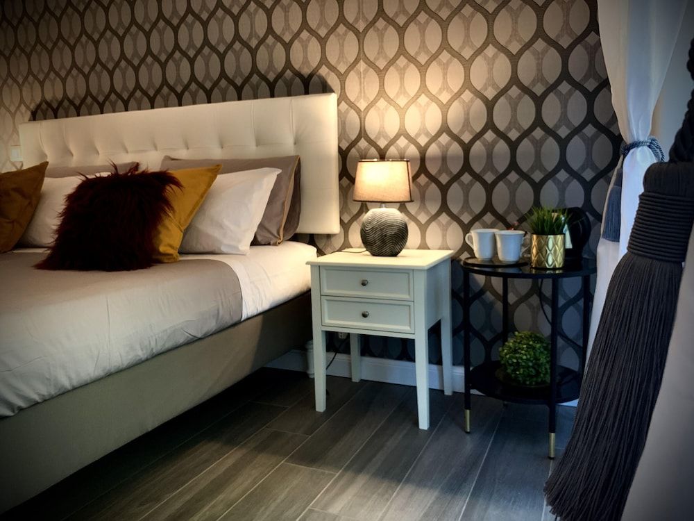 4VaticanRooms Deluxe Double or Twin Room 12