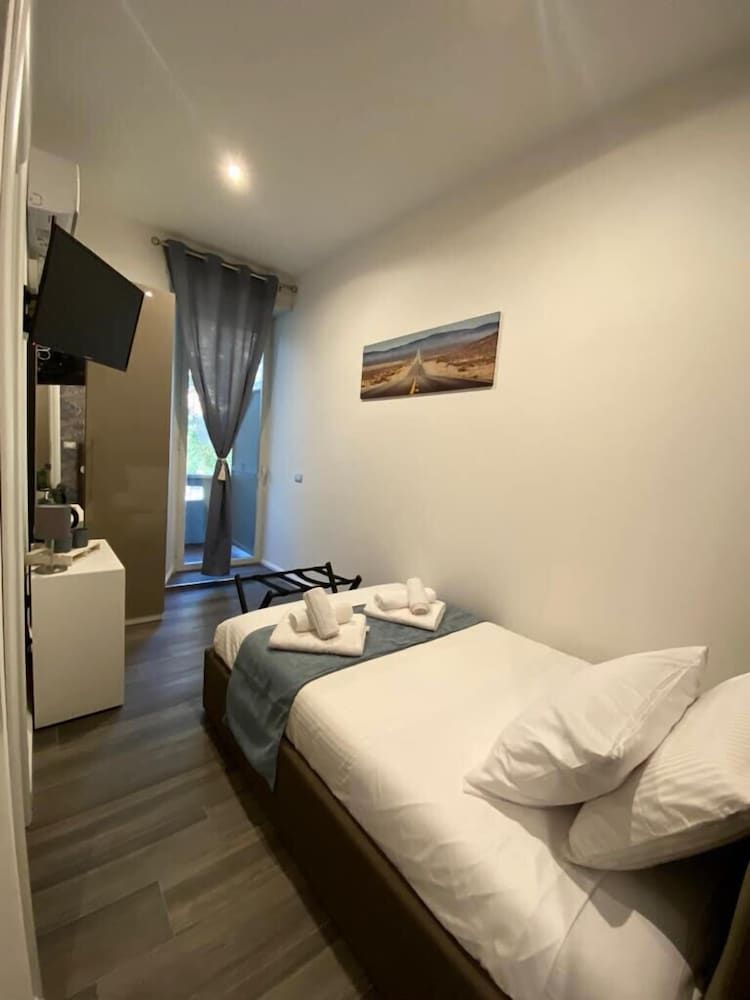 undefined 4VaticanRooms 7