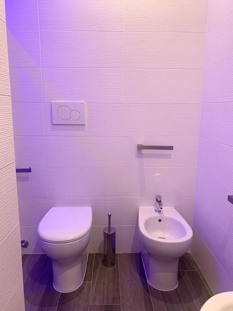 4VaticanRooms Deluxe Double or Twin Room 8