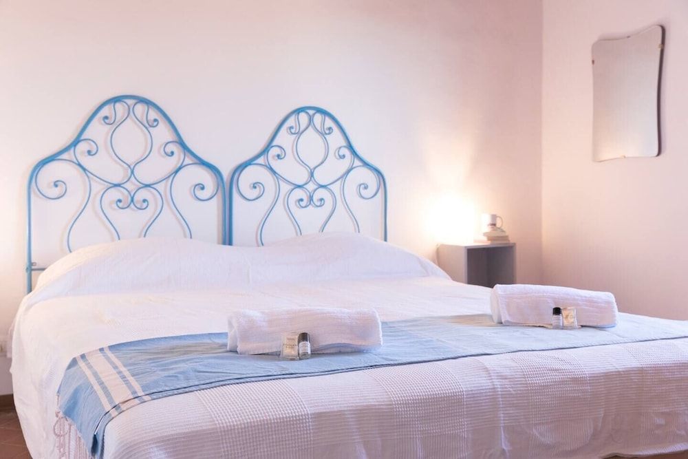 undefined Altido Flat on the Rooves 7