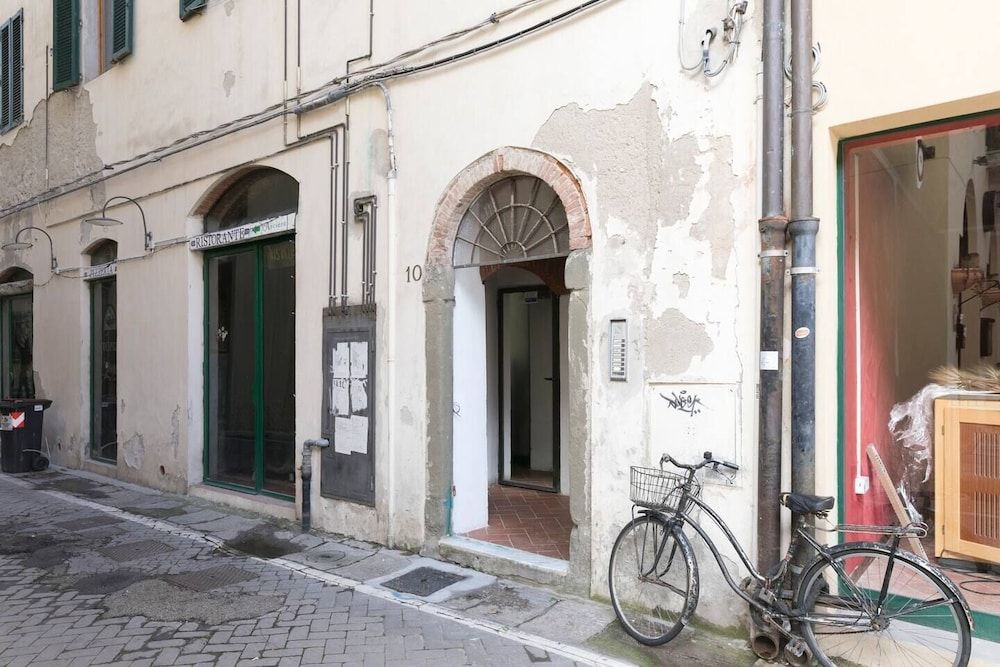 undefined Altido Flat on the Rooves 2