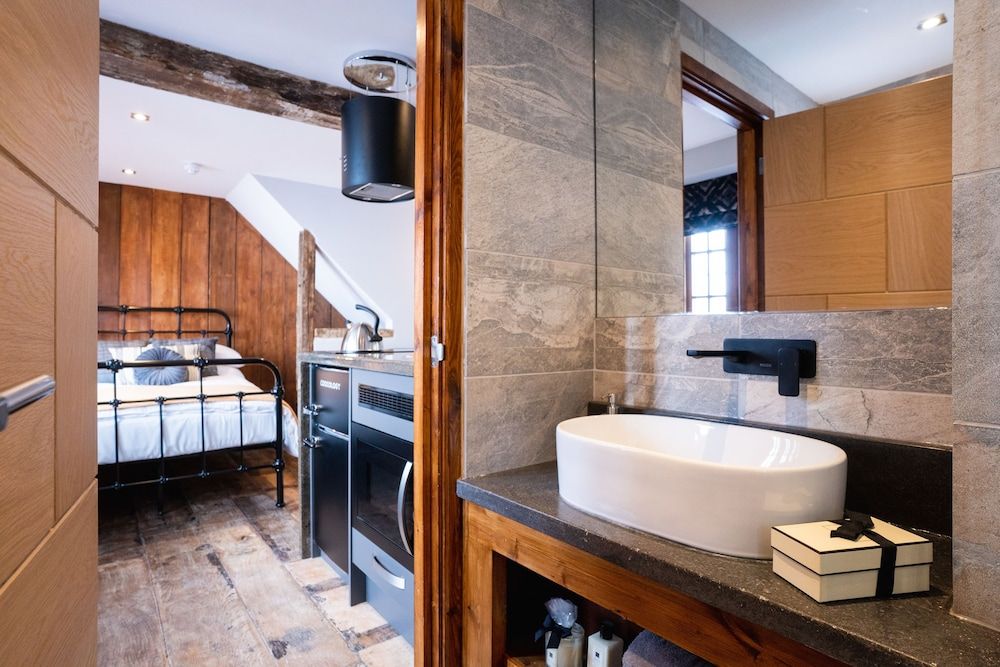 Old Infirmary Superior Studio (Curie) 7