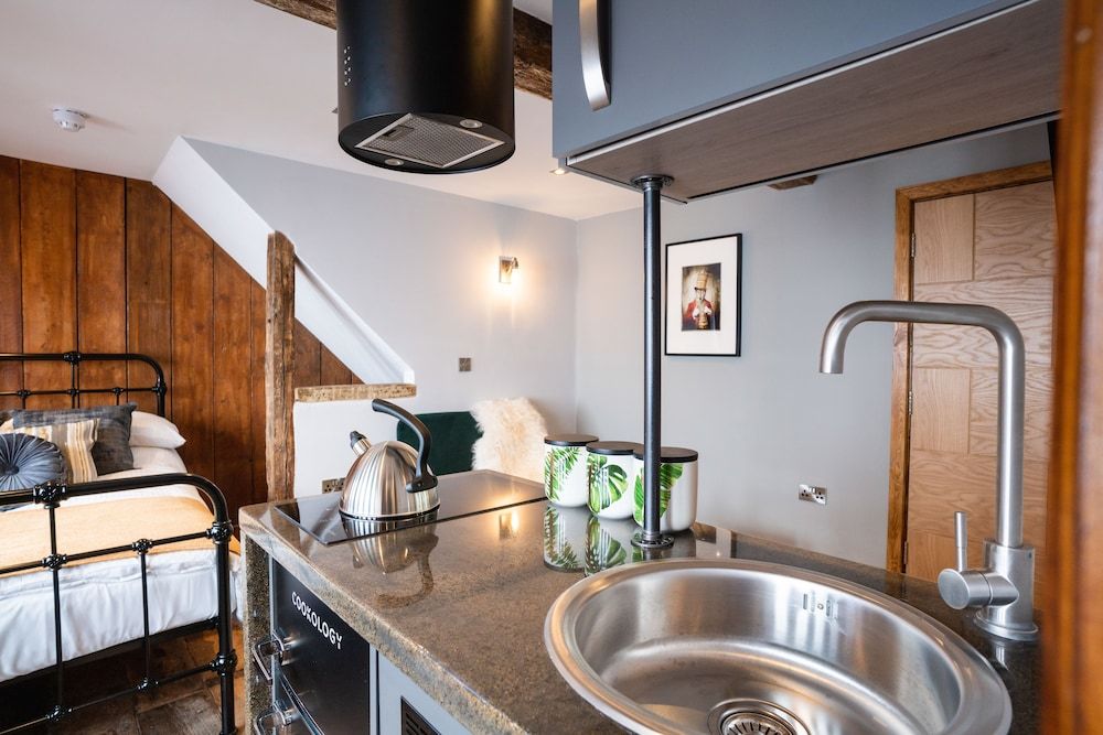 Old Infirmary Superior Studio (Curie) 4