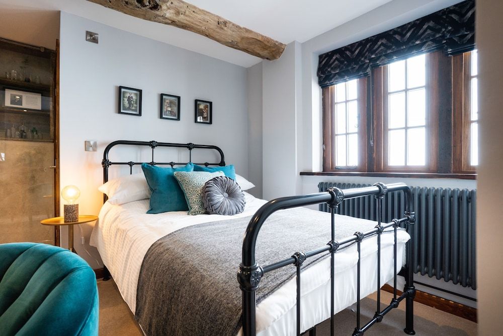 Old Infirmary Superior Studio (Lister) 2