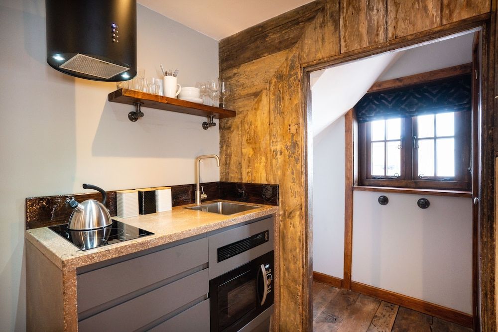 Old Infirmary Superior Studio (Lister) 5