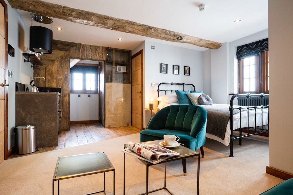 Old Infirmary Superior Studio (Lister) 8