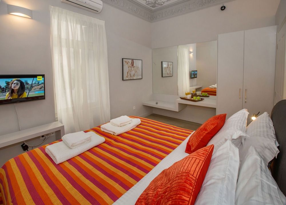 Sophisticated Apartment in Syntagma by GHH Comfort Apartment, 1 Bedroom 2