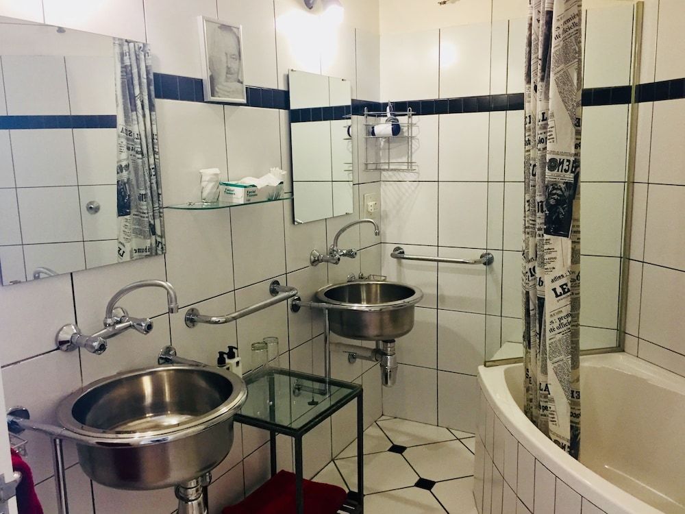 Villa Surprise Premium Twin Room, 2 Twin Beds, Ensuite, Pool View 7