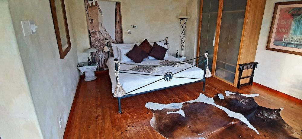 Villa Surprise Superior Suite, 1 King Bed, Balcony, Ocean View 5