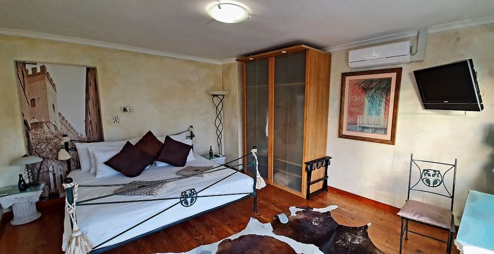 Villa Surprise Superior Suite, 1 King Bed, Balcony, Ocean View 4