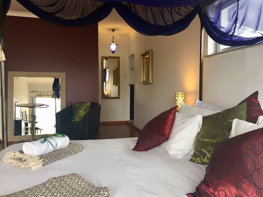 Villa Surprise Royal Suite, 1 King Bed, Ocean View, Sea Facing 2