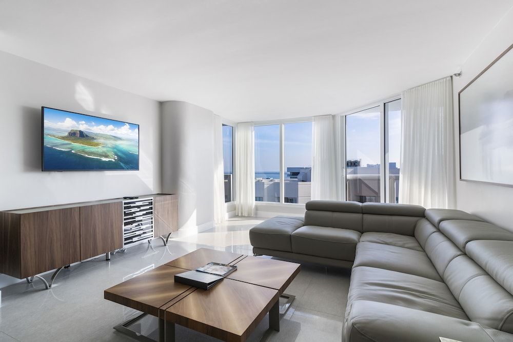 Edgewater Hideaway Minutes to Brickell Deluxe Apartment (3 Bedrooms) 10