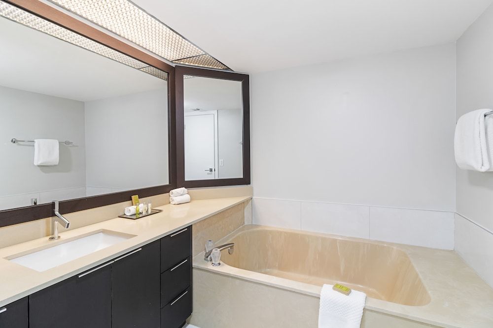 Edgewater Hideaway Minutes to Brickell Deluxe Apartment (3 Bedrooms) 7