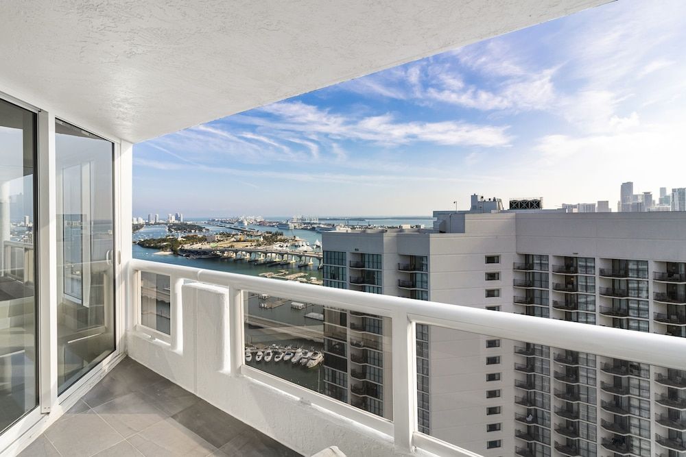 Edgewater Hideaway Minutes to Brickell Deluxe Apartment (3 Bedrooms) 5