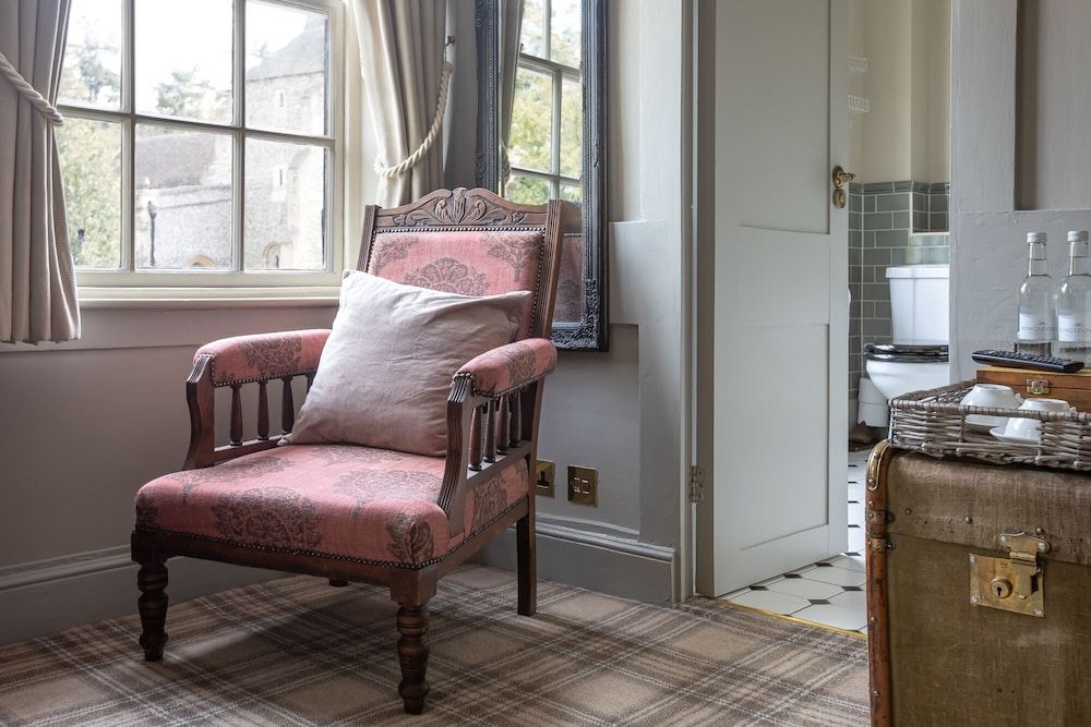 The Running Horses Superior Double Room, Ensuite, Courtyard View 7