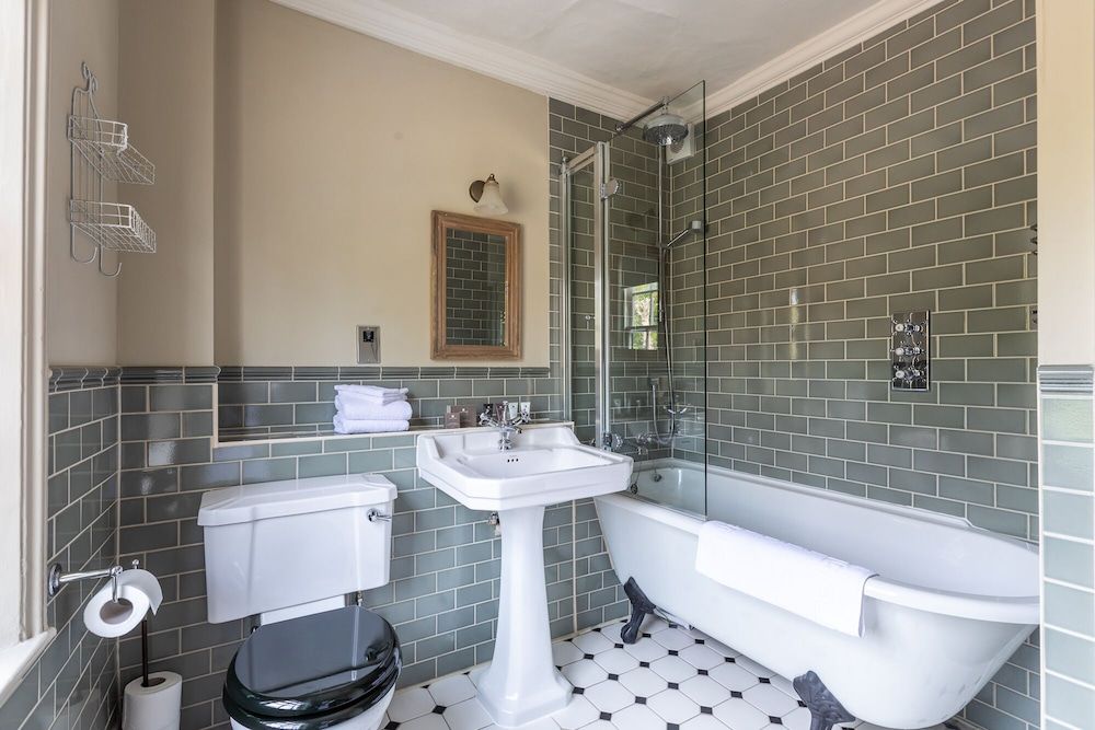 The Running Horses Superior Double Room, Ensuite, Courtyard View 9