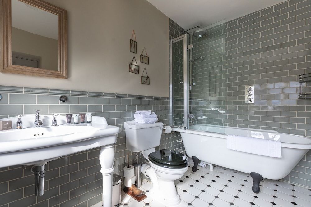 The Running Horses Standard Double Room, Private Bathroom 7