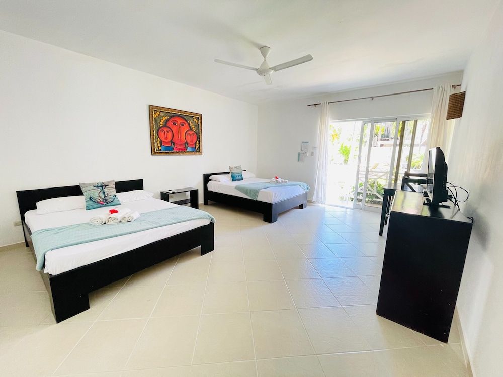 Solaz Boutique Hotel Standard Quadruple Room, 2 Queen Beds 6