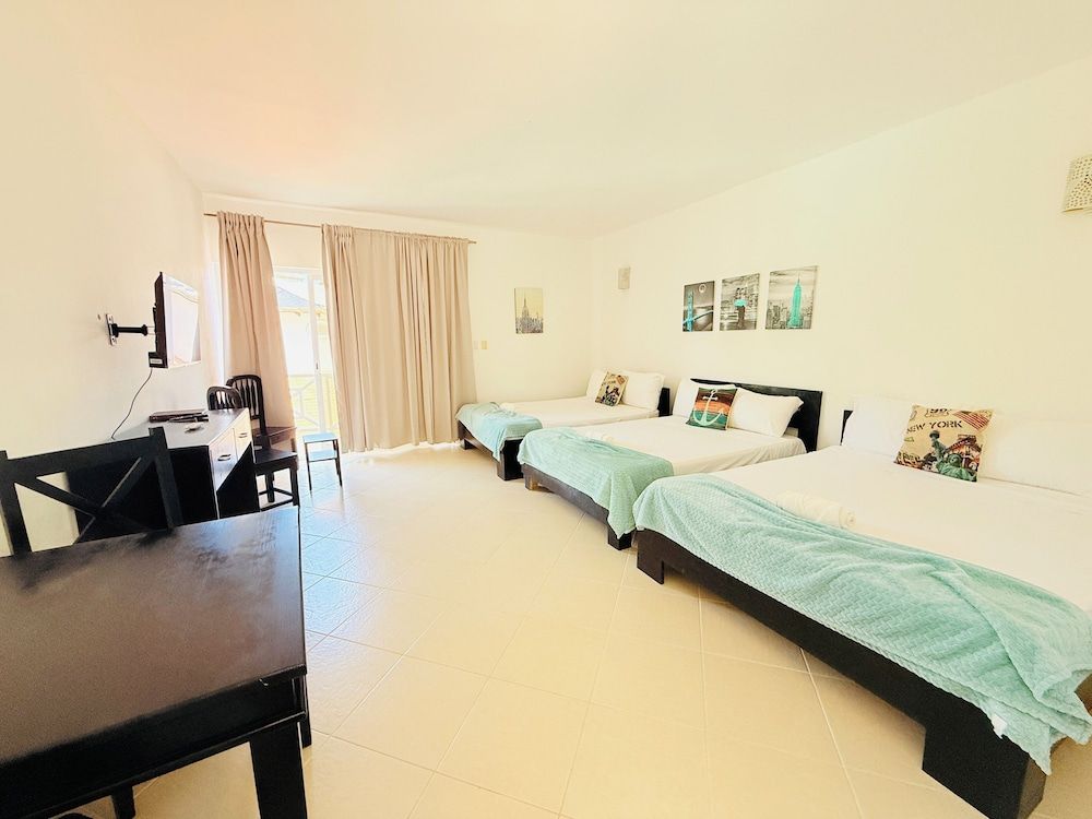 Solaz Boutique Hotel Standard Quadruple Room 13