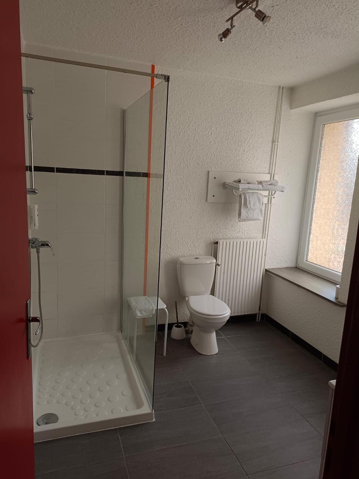 Family Room (4 Adults + 2 Children)