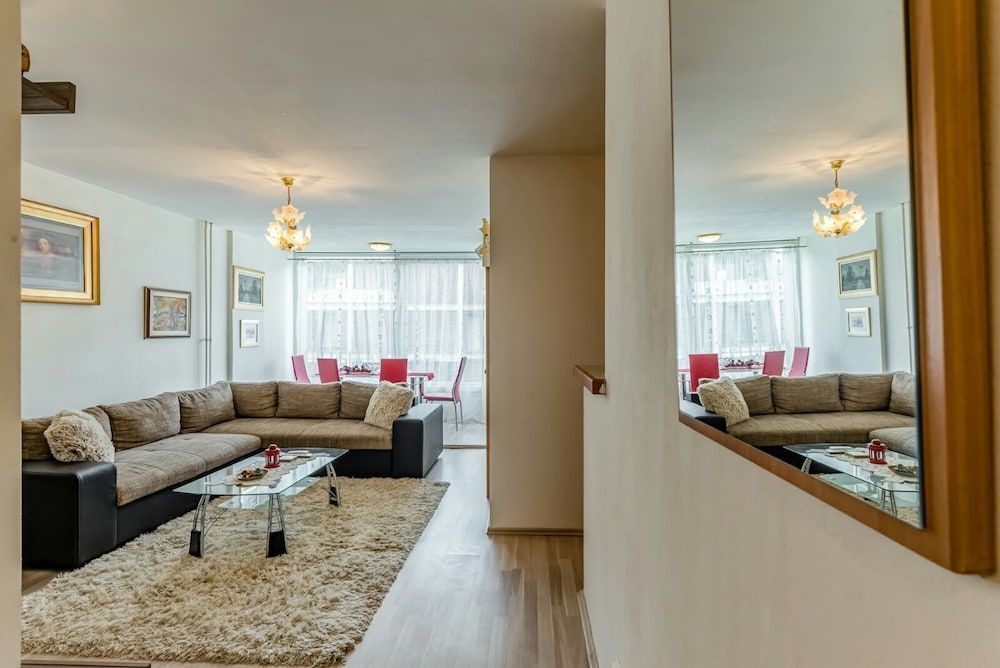 undefined Apartment Tara 8