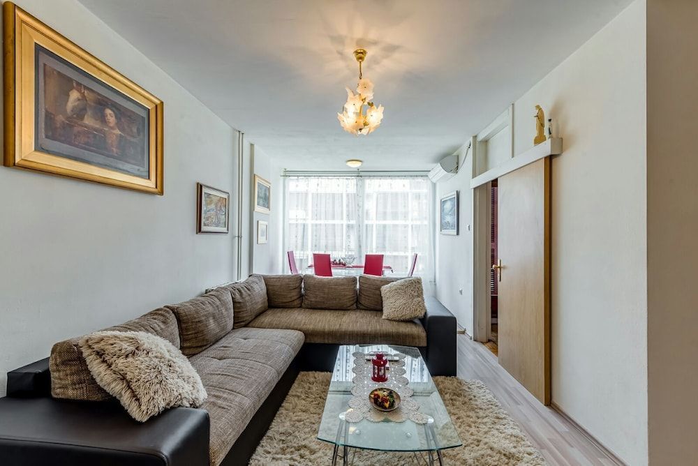 undefined Apartment Tara 10