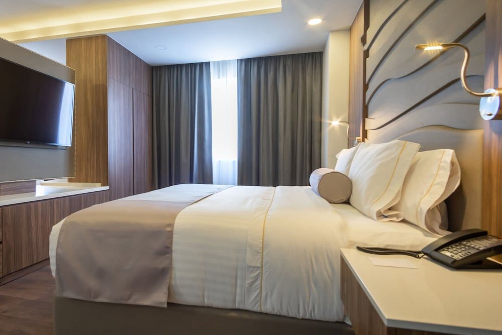 Sheraton Guadalajara Expo Junior Room, 1 King Bed, Non Smoking, City View 2