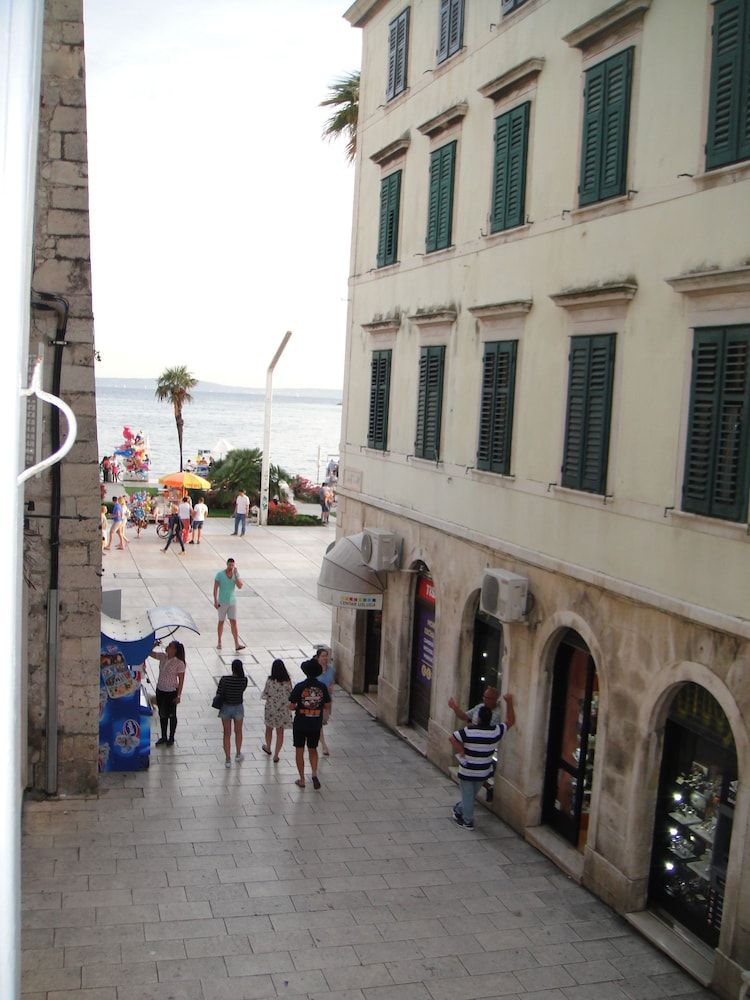 B&B Central Palace Heritage Double or Twin Room, City View 6