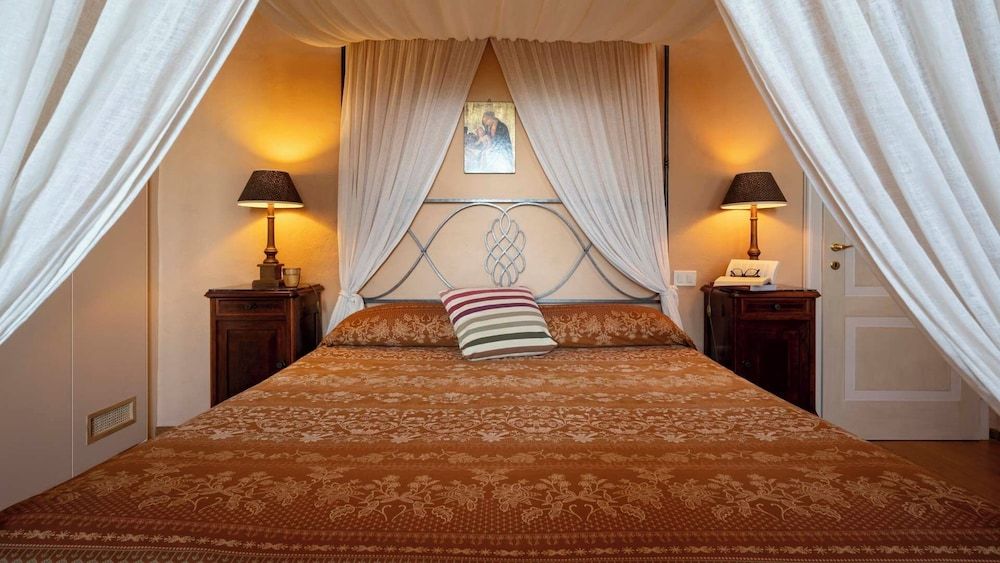 Junior Studio Suite, 1 Queen Bed, Valley View