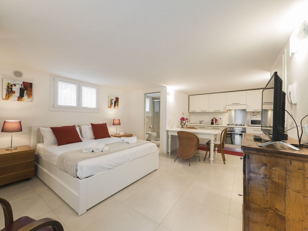 VILLA DUE GIARDINI Studio, Garden View, Ground Floor