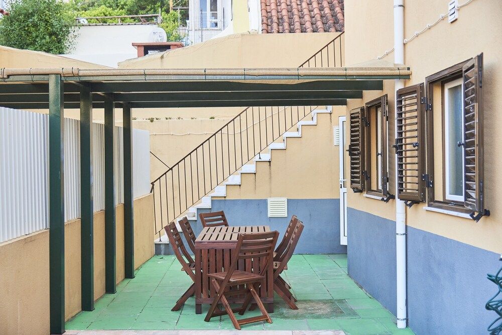 Renovated and Spacious Duplex Apartment With Patio, By TimeCooler Apartment, 3 Bedrooms, Patio 40