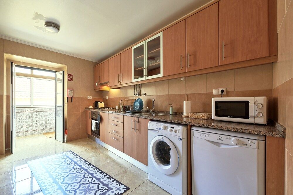 Renovated and Spacious Duplex Apartment With Patio, By TimeCooler Apartment, 3 Bedrooms, Patio 17
