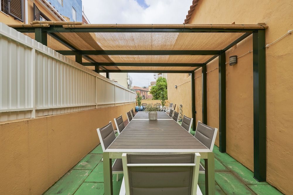 Renovated and Spacious Duplex Apartment With Patio, By TimeCooler Apartment, 3 Bedrooms, Patio 38