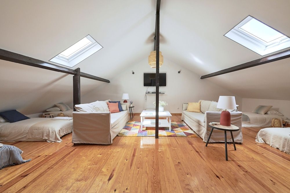 Renovated and Spacious Duplex Apartment With Patio, By TimeCooler Apartment, 3 Bedrooms, Patio 26