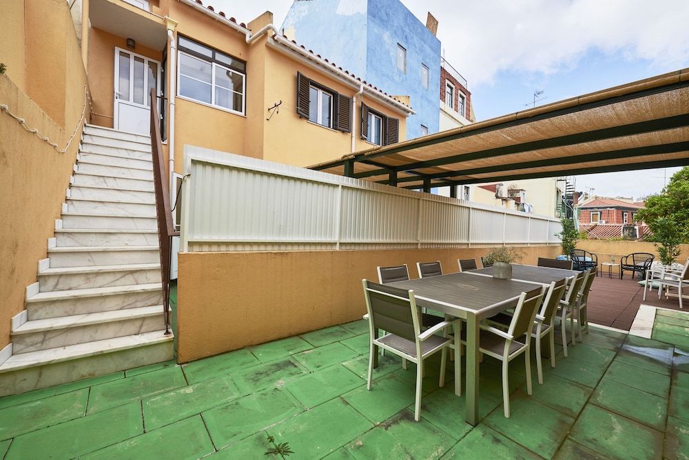 Renovated and Spacious Duplex Apartment With Patio, By TimeCooler Apartment, 3 Bedrooms, Patio 36