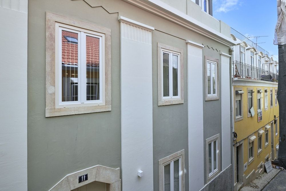 Renovated and Spacious Duplex Apartment With Patio, By TimeCooler Apartment, 3 Bedrooms, Patio 43