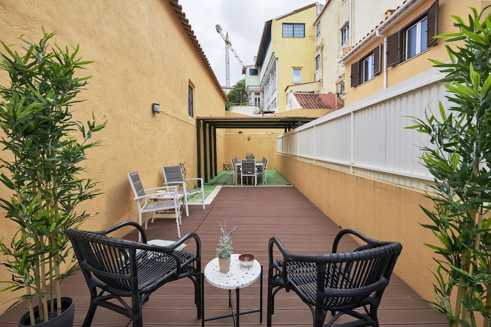 Renovated and Spacious Duplex Apartment With Patio, By TimeCooler Apartment, 3 Bedrooms, Patio 39