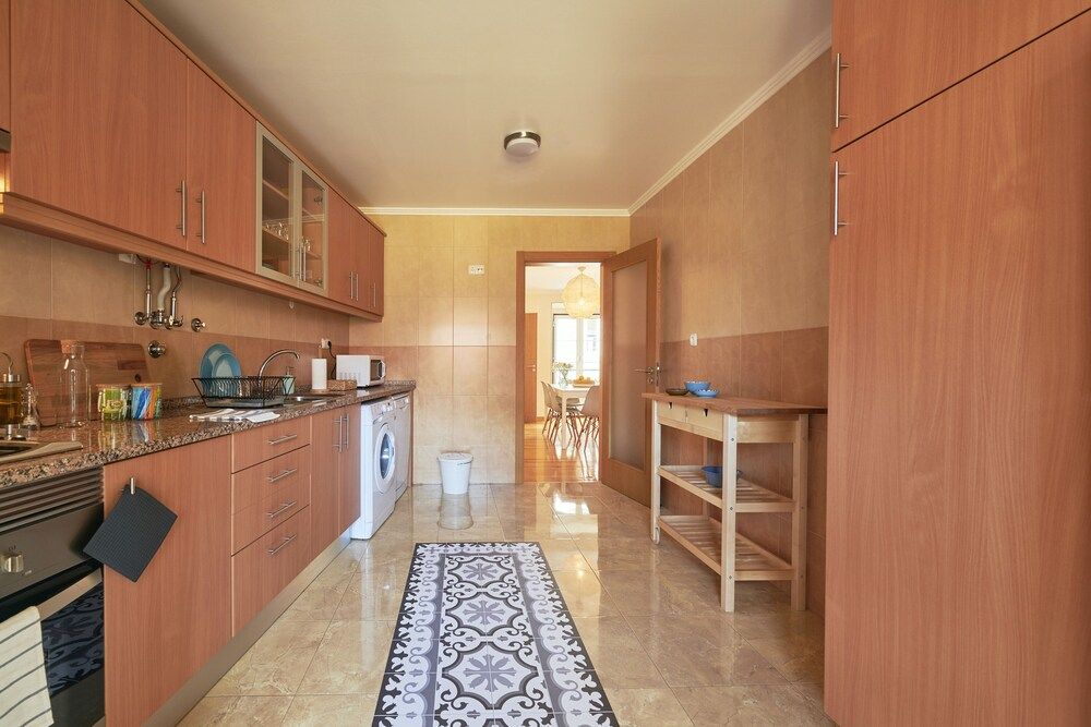 Renovated and Spacious Duplex Apartment With Patio, By TimeCooler Apartment, 3 Bedrooms, Patio 16