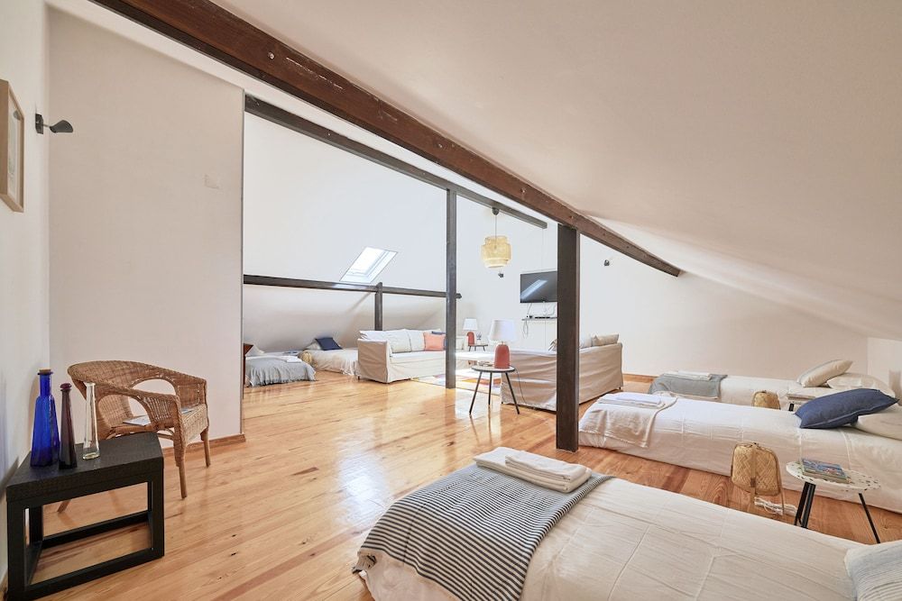 Renovated and Spacious Duplex Apartment With Patio, By TimeCooler Apartment, 3 Bedrooms, Patio 33