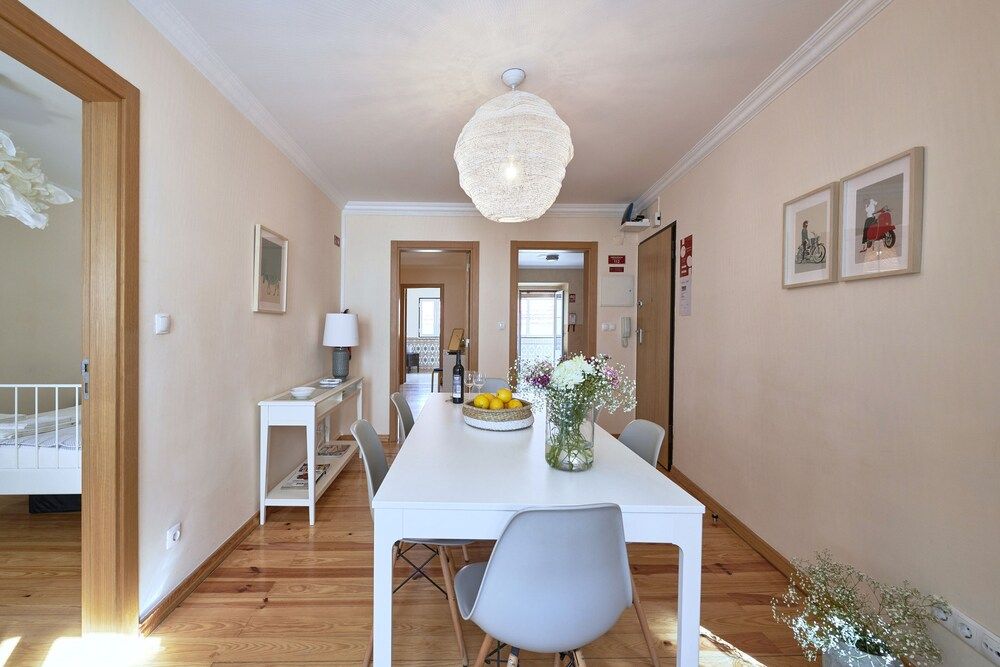 Renovated and Spacious Duplex Apartment With Patio, By TimeCooler Apartment, 3 Bedrooms, Patio 21