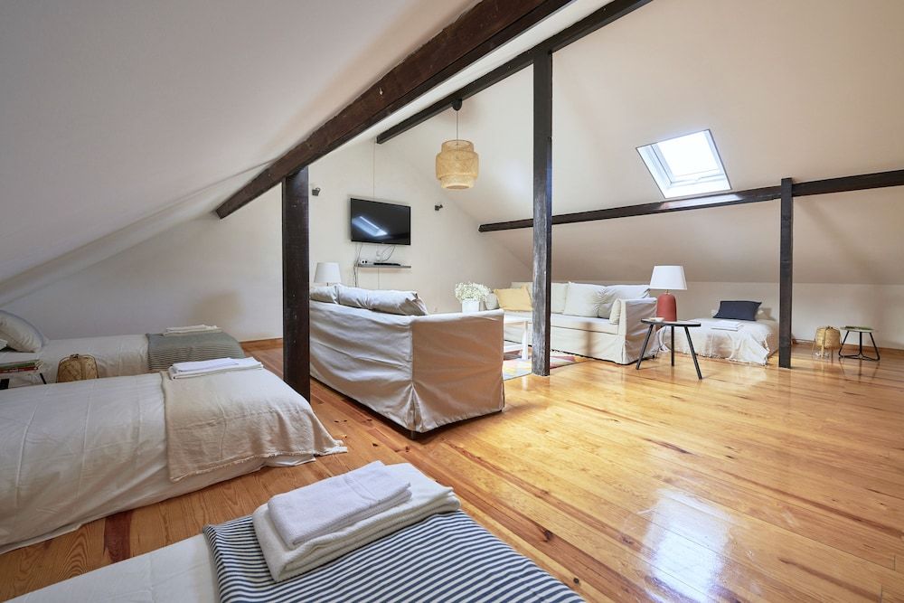 Renovated and Spacious Duplex Apartment With Patio, By TimeCooler Apartment, 3 Bedrooms, Patio 31